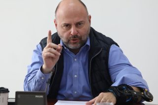 «Κανείς από όσους φωνασκούν τελευταία για τα ύψη κτιρίων δεν νοιάζεται για το περιβάλλον» είπε, μεταξύ άλλων, ο Γιώργος Στασινός